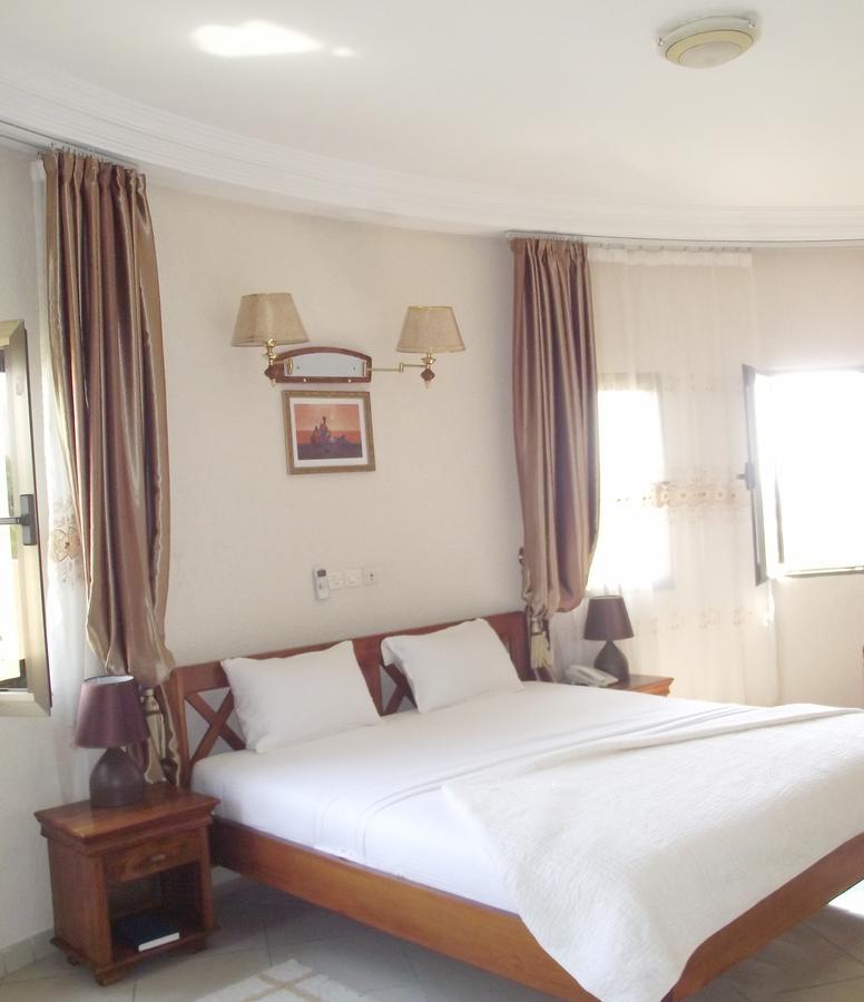 Hotel Ghis Palace Baguida ภายนอก รูปภาพ