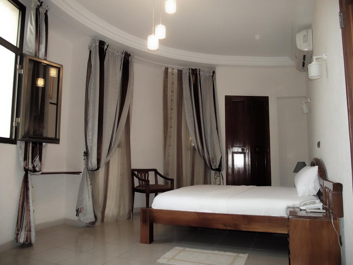 Hotel Ghis Palace Baguida ภายนอก รูปภาพ